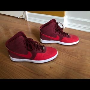 Nike high top air force 1 in suede dark red